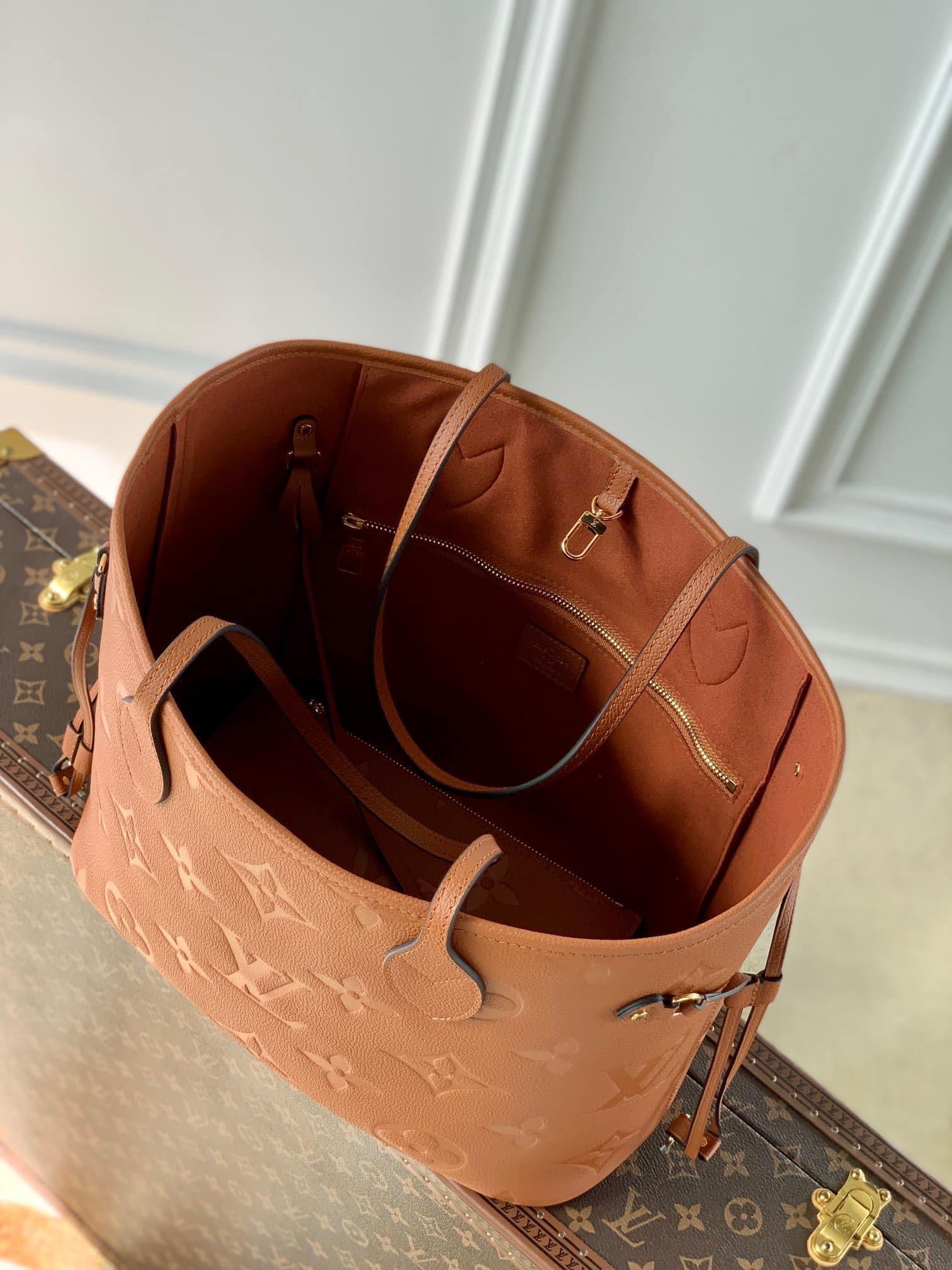 TOP Louis Vuitton LV L.V Neverfull MM Empreinte 32x17x28cm- Cognac