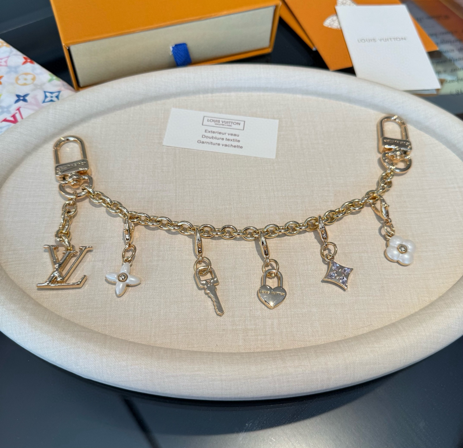 TOP Louis Vuitton LV  Bag Charm  - 2 Colors