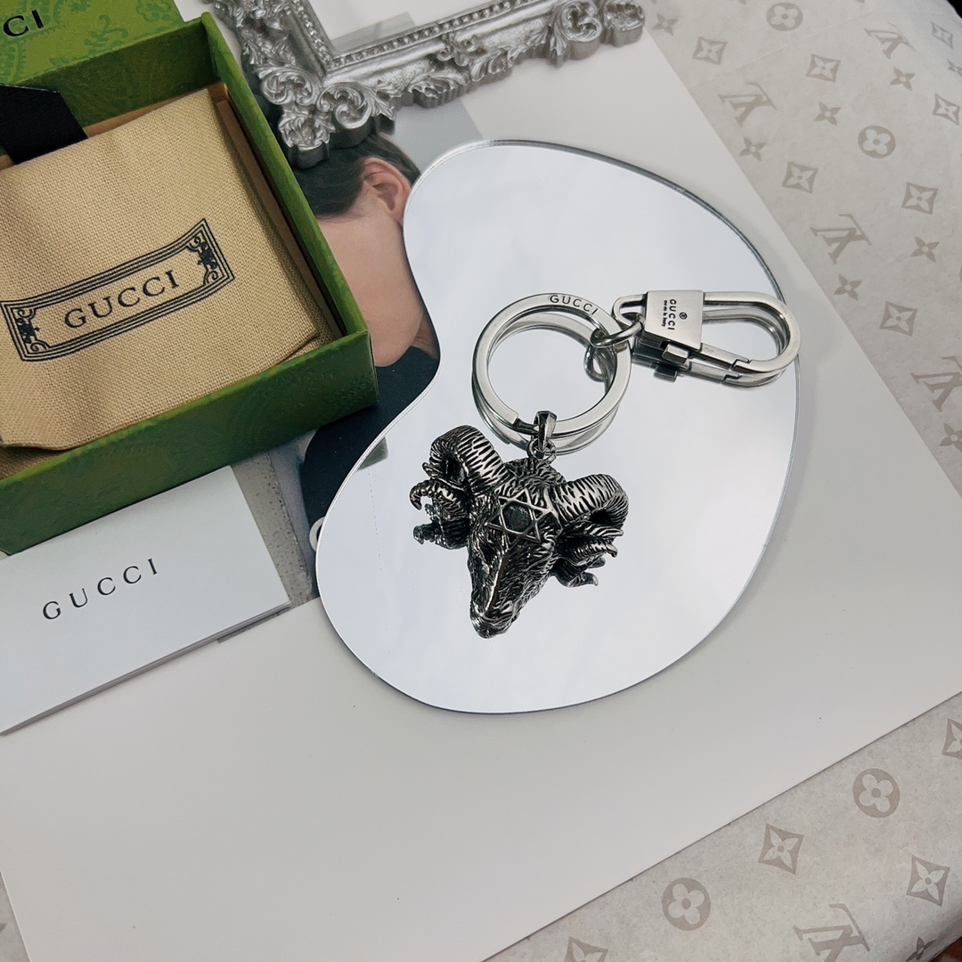 TOP GUCCI Men's/Women's Keychains - Silver