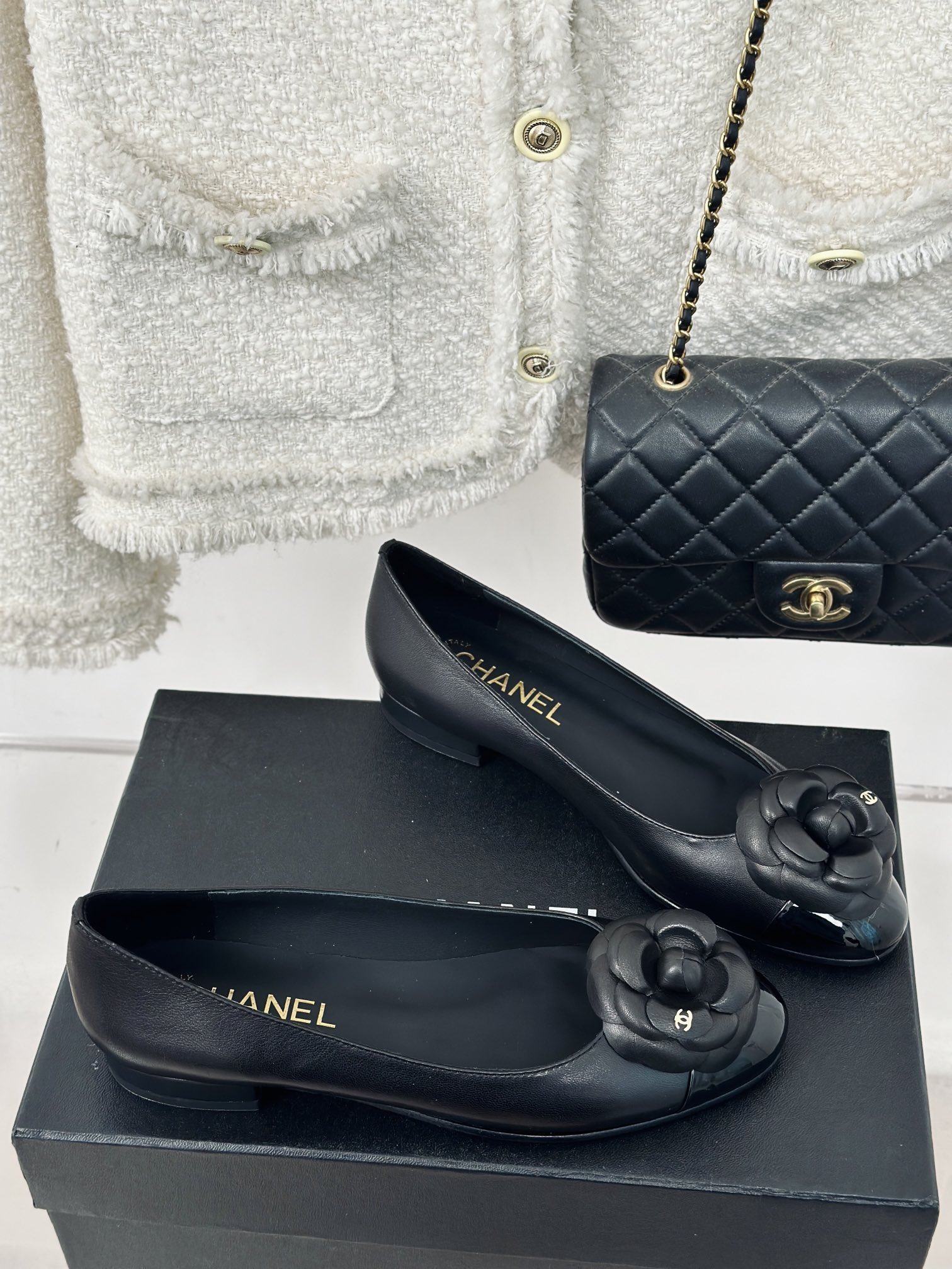 TOP CHANEL Camellia Flats 1.5cm - 3 Color