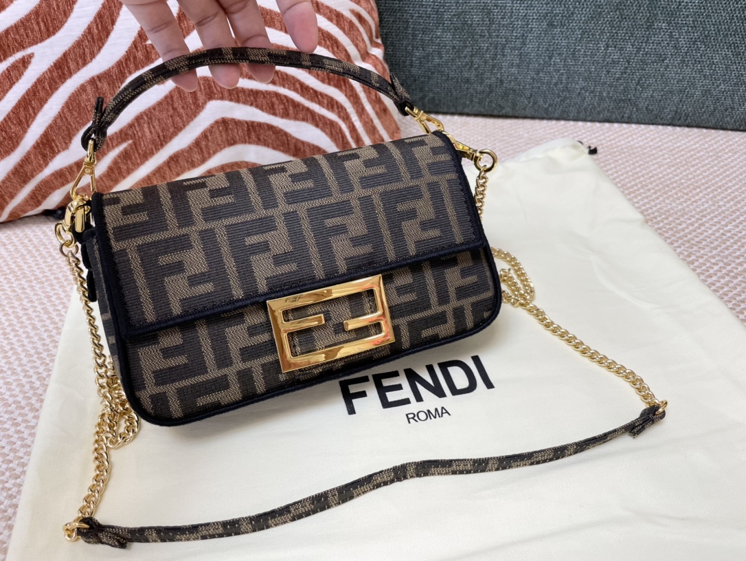 TOP FENDI Baguette Canvas Bag 26x13x6cm - Brown