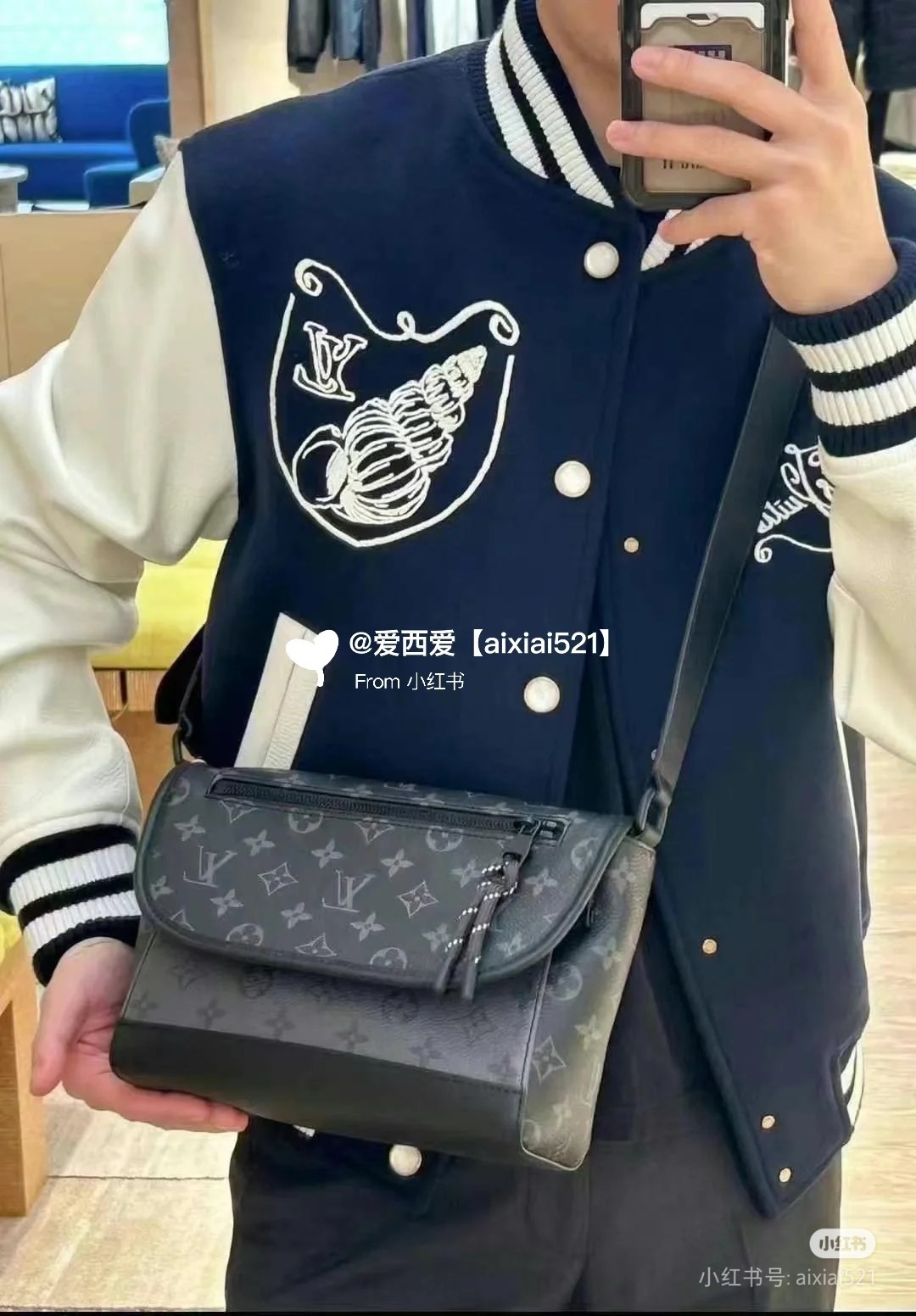 TOP Louis Vuitton LV Pulse Messenger Monogram Bag 17 x 11 x 26.6cm - Black