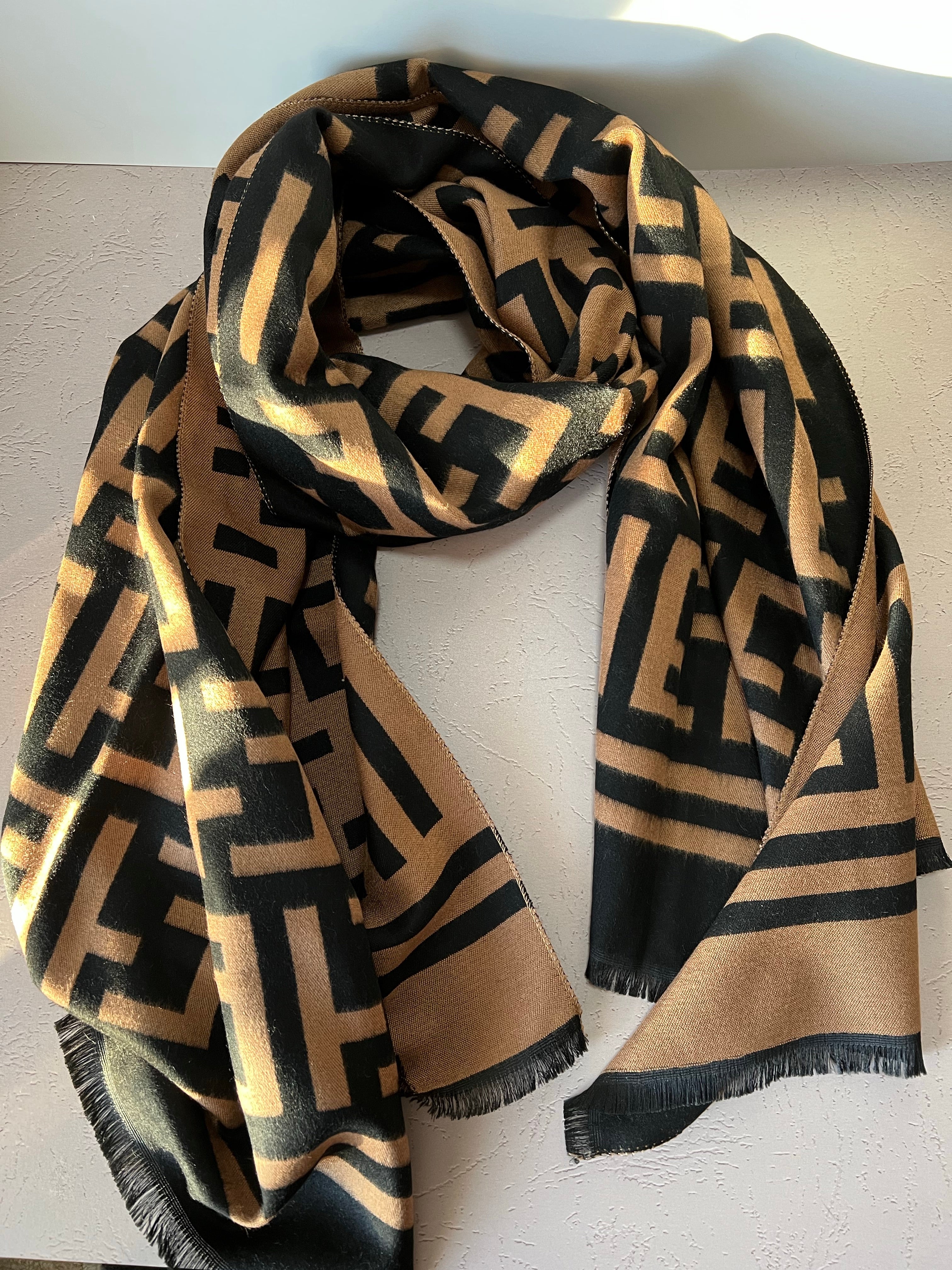 TOP FENDI Wool Monogram Rectangle Scarf