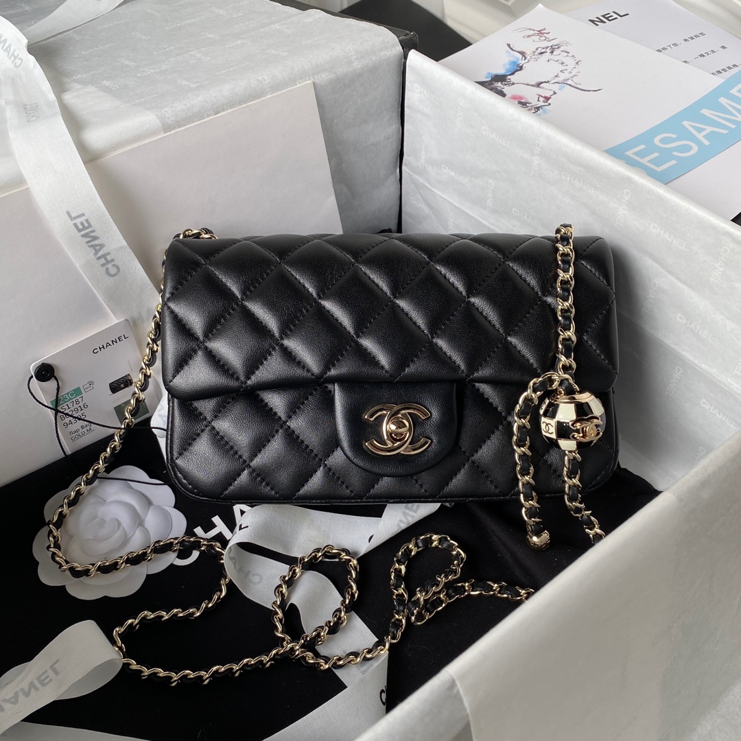 TOP CHANEL Classic Flap Bag 17cm/20cm - GHW - Black
