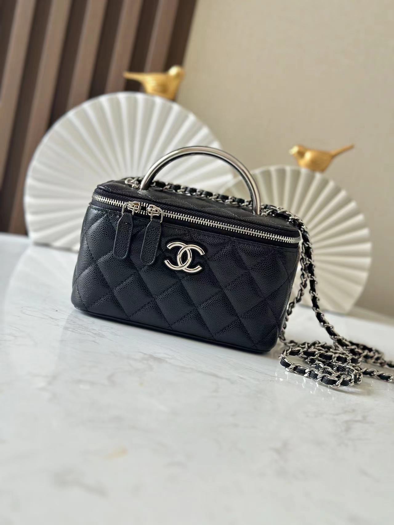 TOP CHANEL Vanity Case Bag 9.5x17x8𝖼𝗆  - Black&SHW