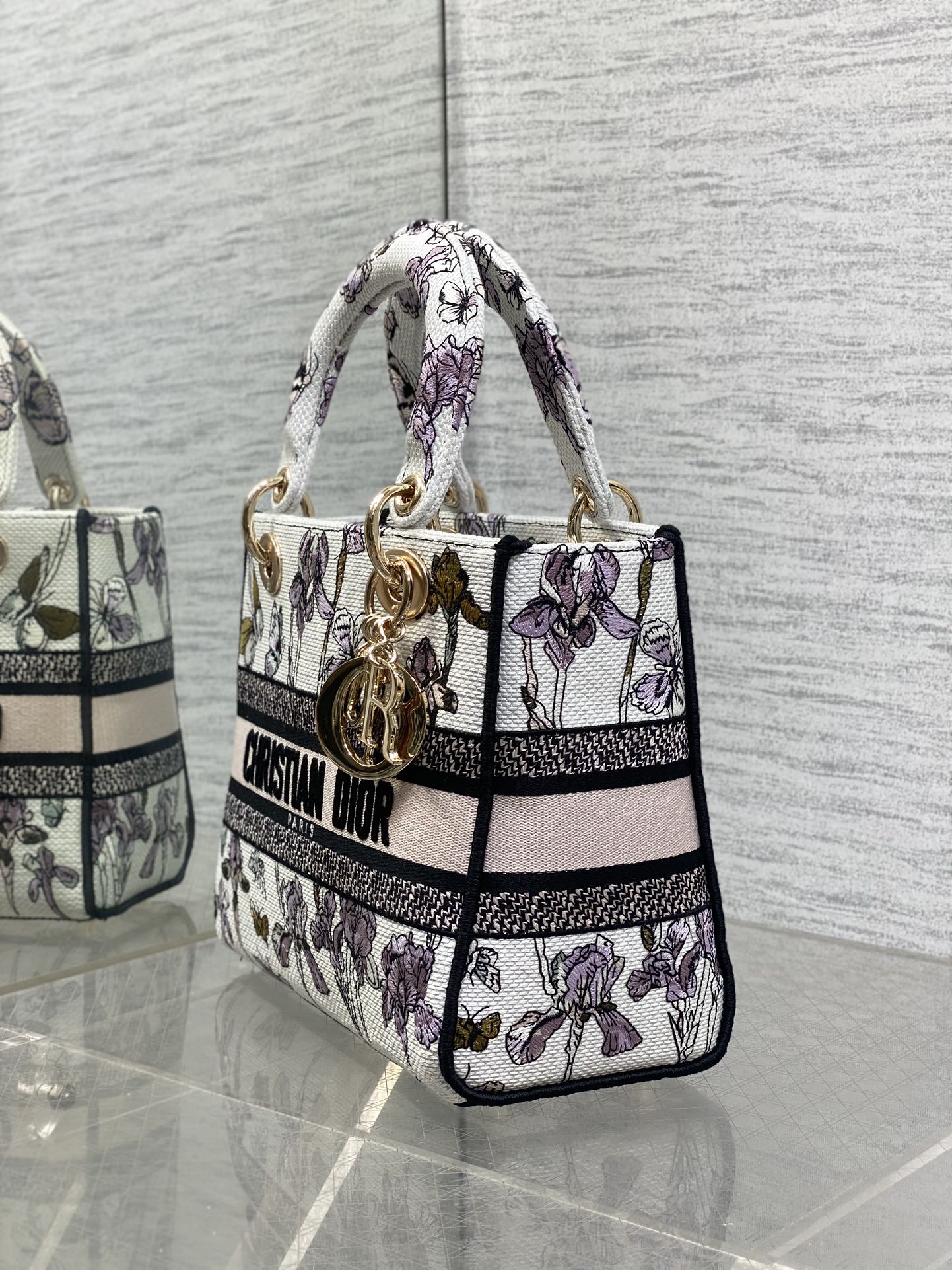 TOP Christian Dior Butterfly and Flowers Embroidered Lady D-Lite Bag 24x11x20cm - White