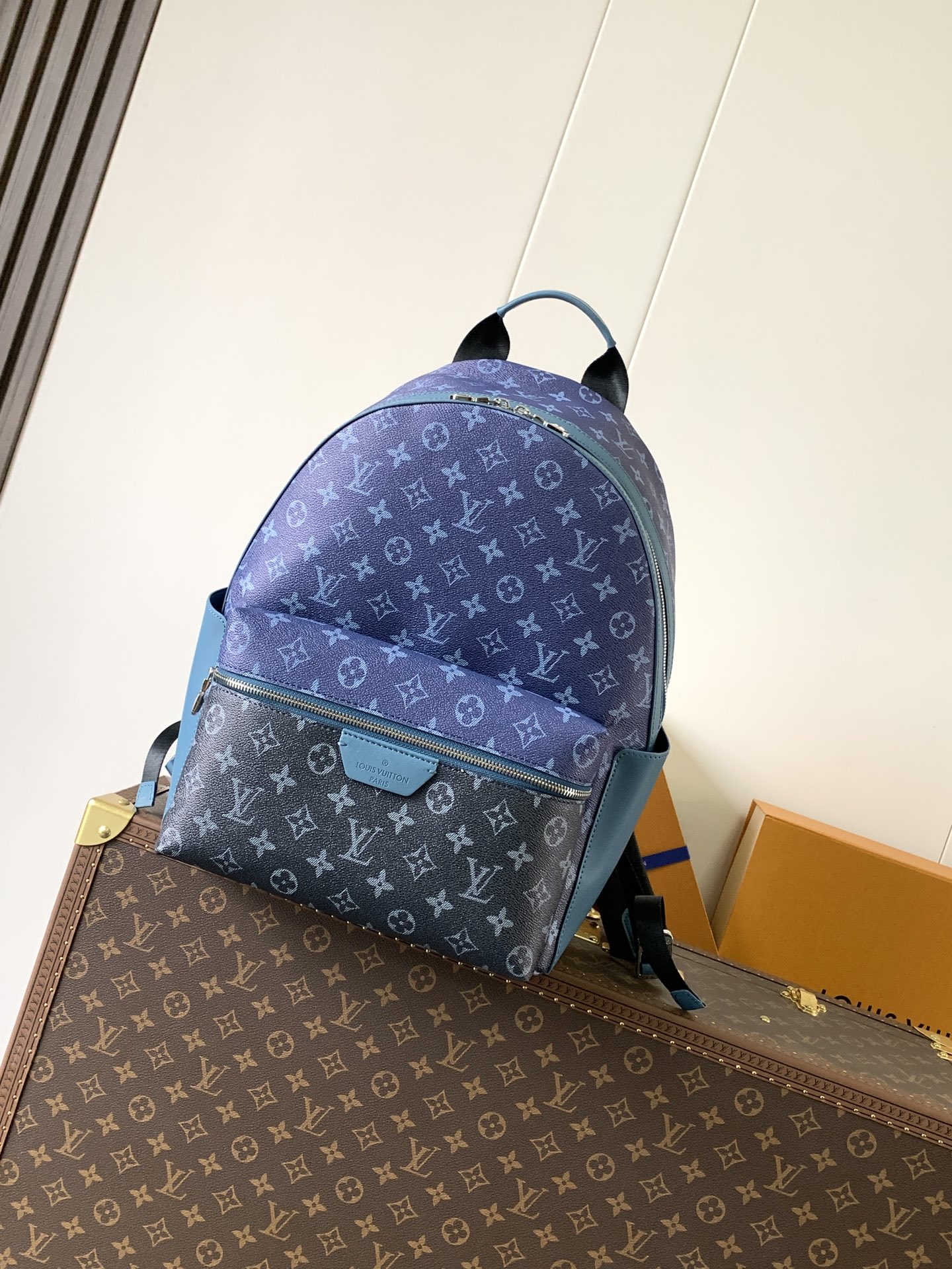 TOP Louis Vuitton LV Discovery Backpack Monogram Eclipse Canvas 29x38x20cm - Blue