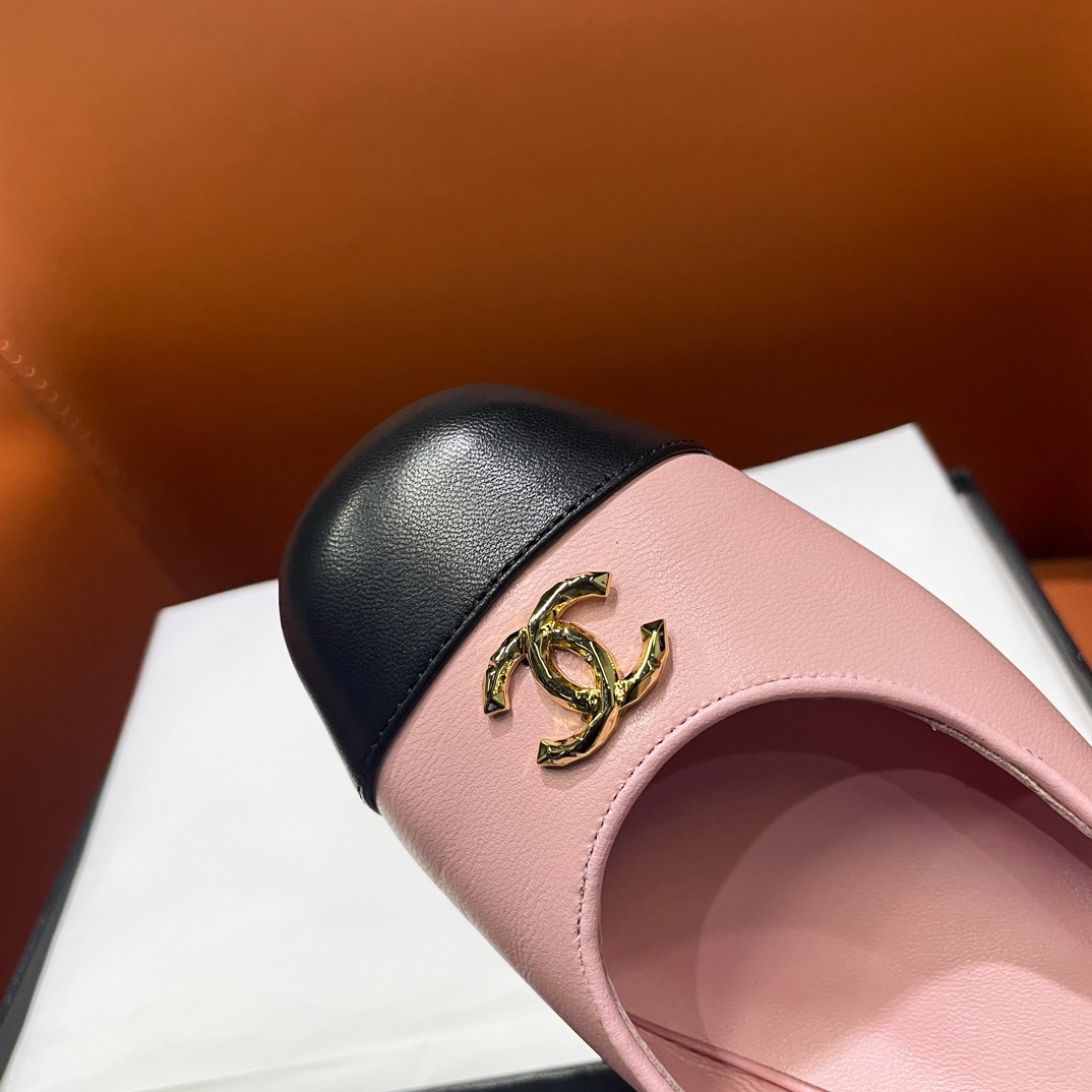 TOP CHANEL Low Heel Mules with CC Logo - 4 Color