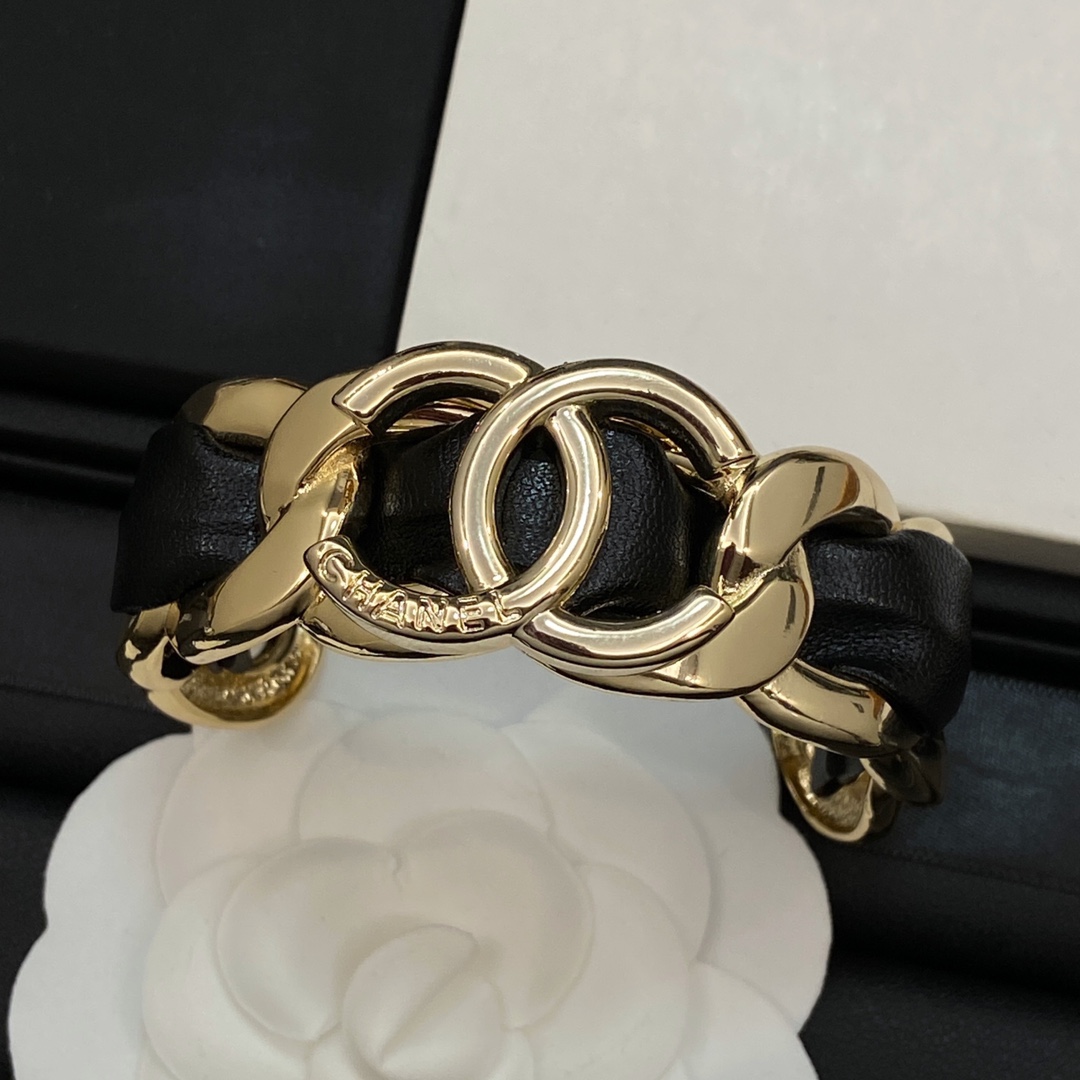 TOP CHANEL Bracelet - Gold