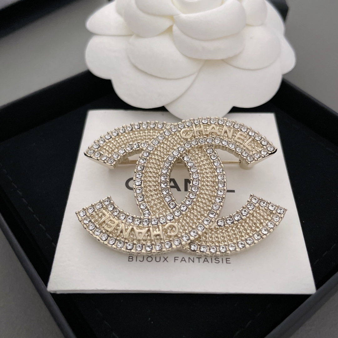 Top CHANEL Inspired Diamond Brooch - Light Gold