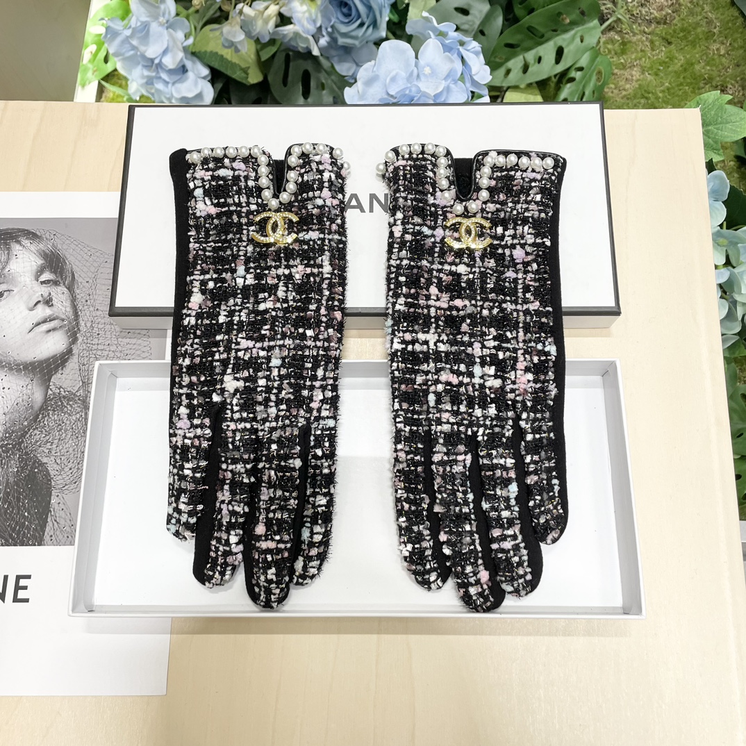 TOP CHANEL Pearl Gloves  - Black