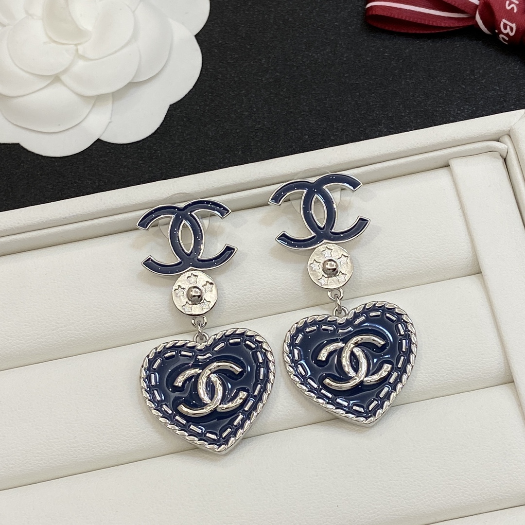 TOP CHANEL CC Heart Earrings-2 Colors