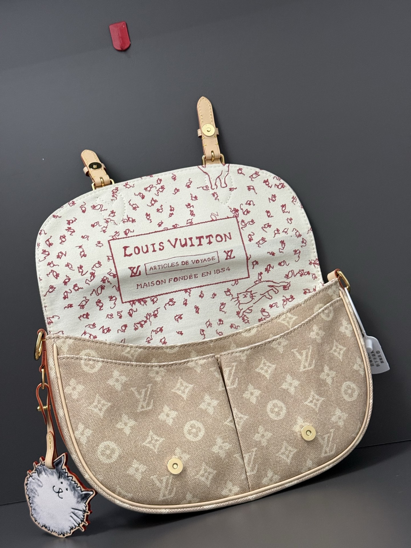 TOP Louis Vuitton LV Travels With Grace Coddington Escape Bag 21x7x30 cm - Beige