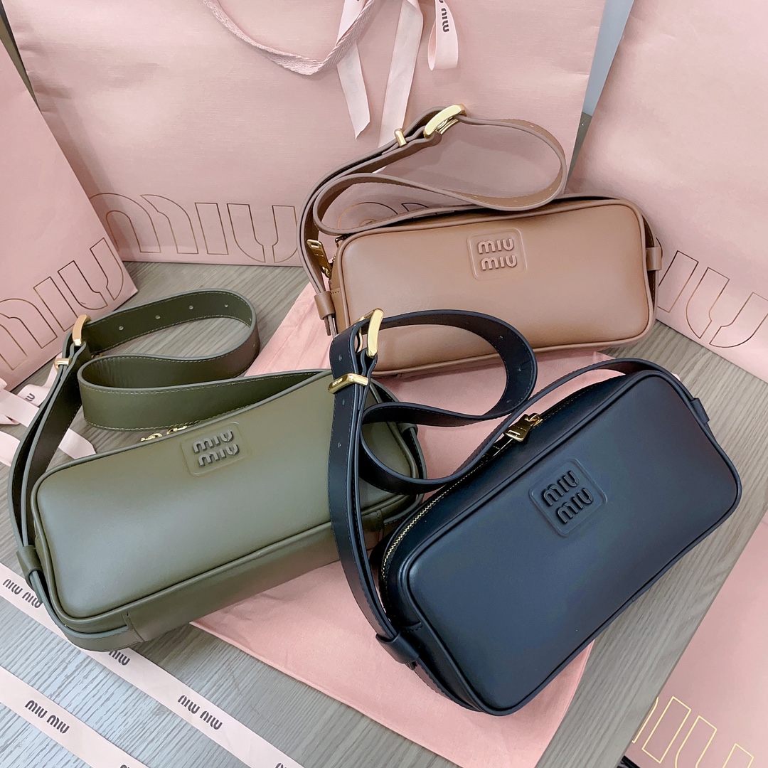 TOP Miu Miu Classic Calf Leather Bag 24 x 11.5 x 7 cm - 3 Color