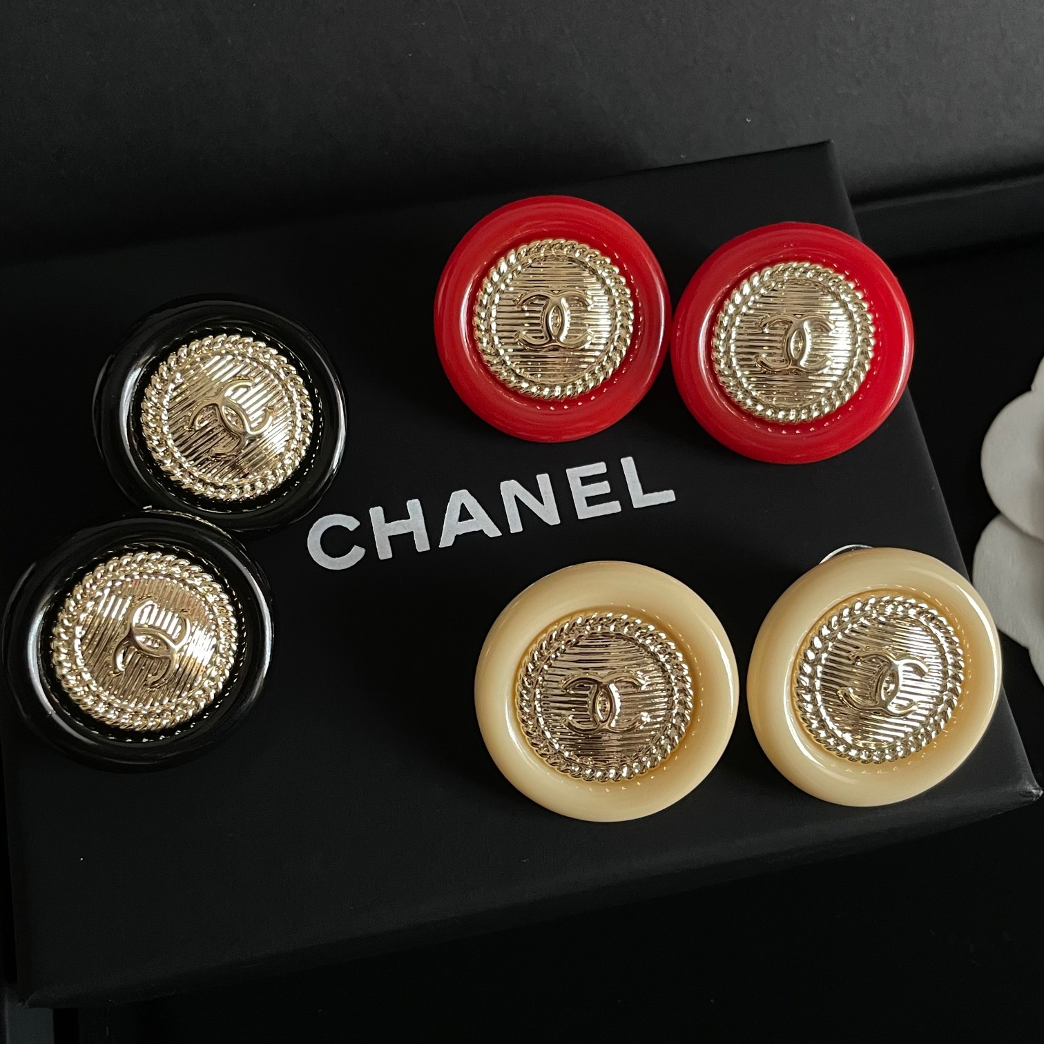 TOP CHANEL CC Round Earrings-3 Colors