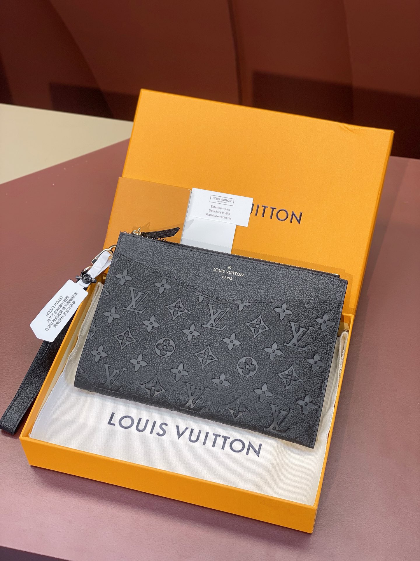 TOP Louis Vuitton LV LV Monogram Empreinte Leather Handbag 23×16×2cm - Black
