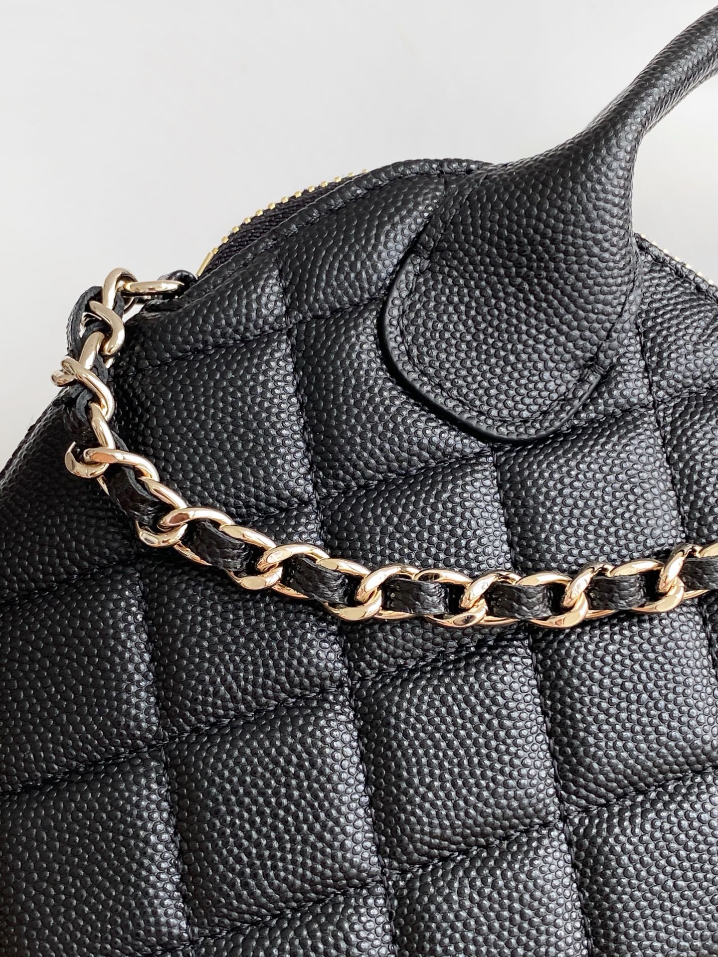 TOP CHANEL Shell Bag 18-17-6 cm - Black