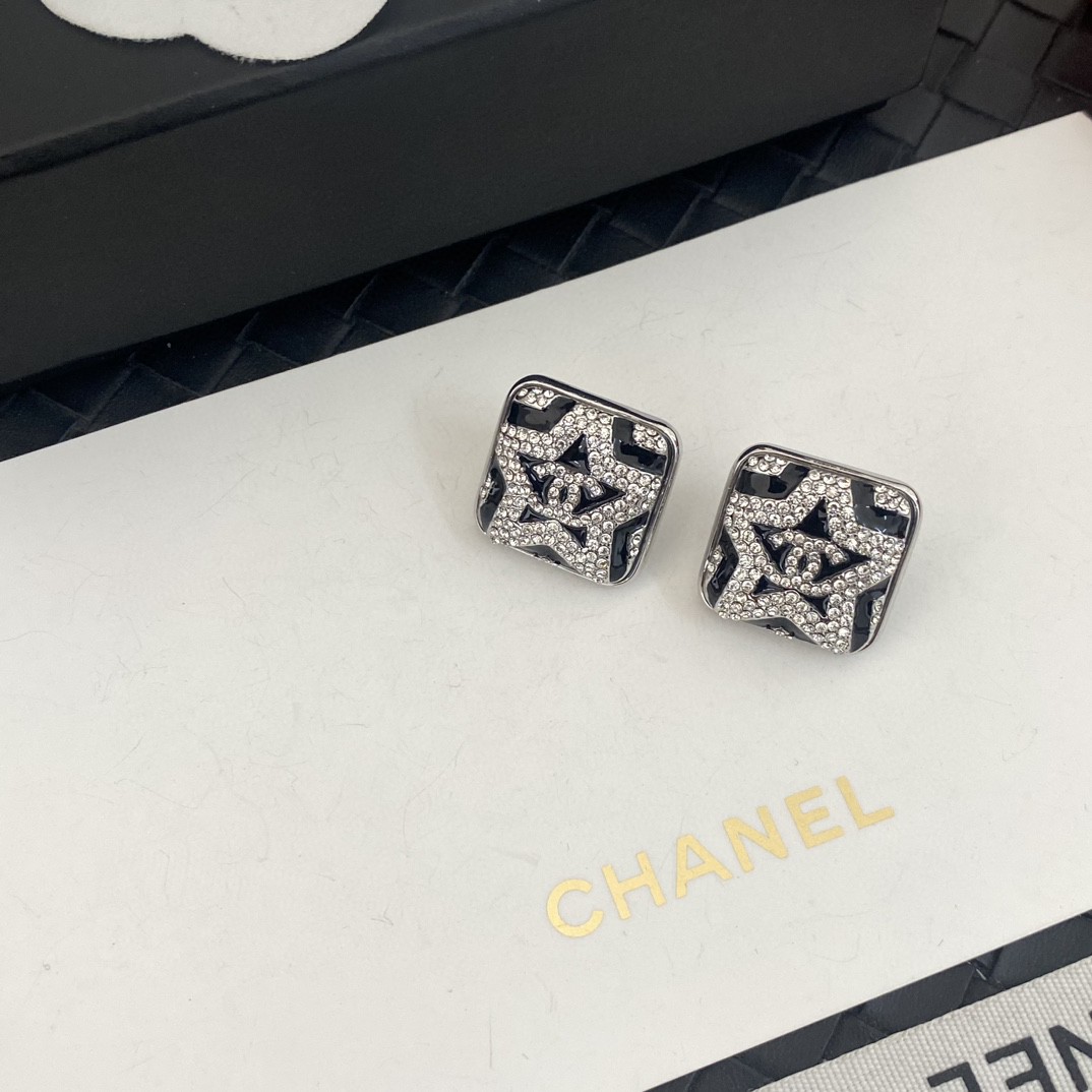 TOP CHANEL Square Five-Pointed Star Earrings