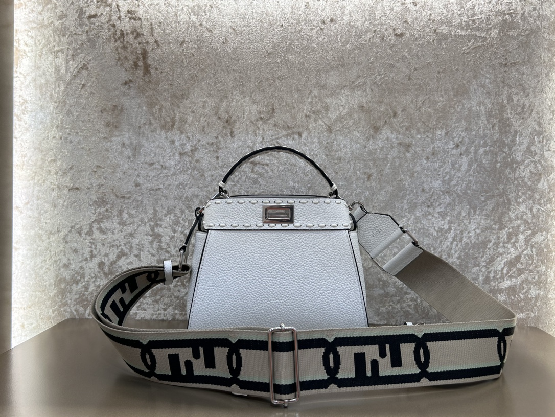 TOP FENDI Peekaboo ISeeU Handbag Lychee Pattern - White
