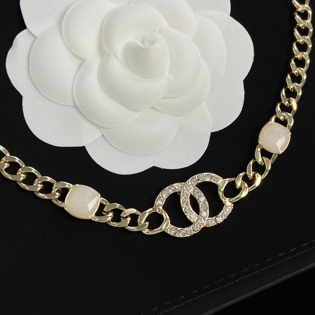 TOP CHANEL Turnlock Necklace