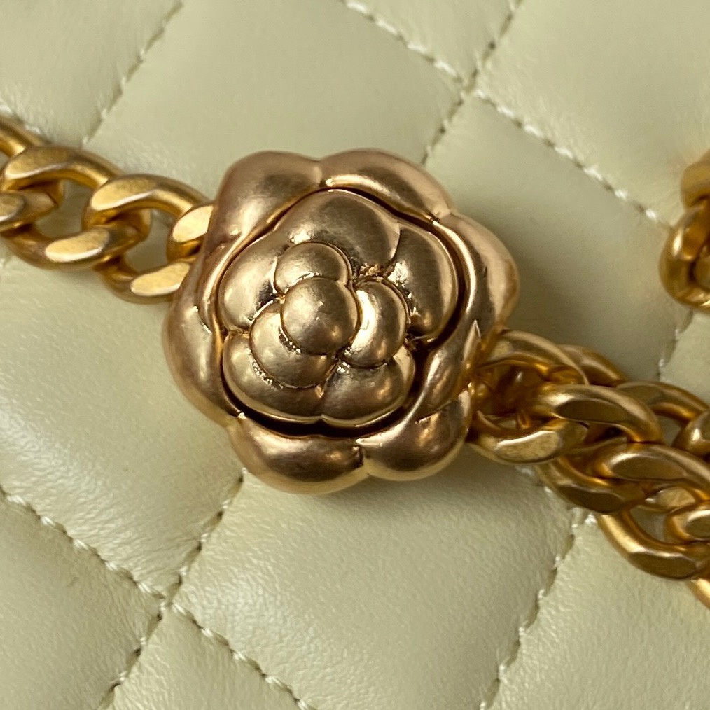 TOP CHANEL Chain Small Cosmetic Box 8.5*11*7cm - GHW