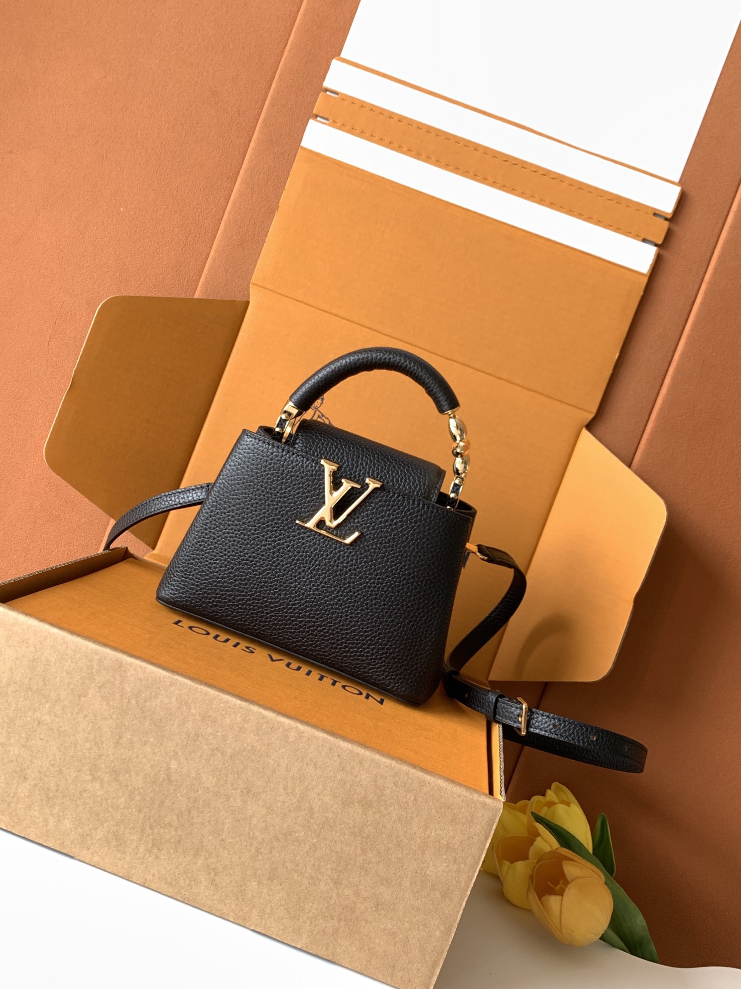 TOP Louis Vuitton LV Capucines Bag 21cm/27cm - Black