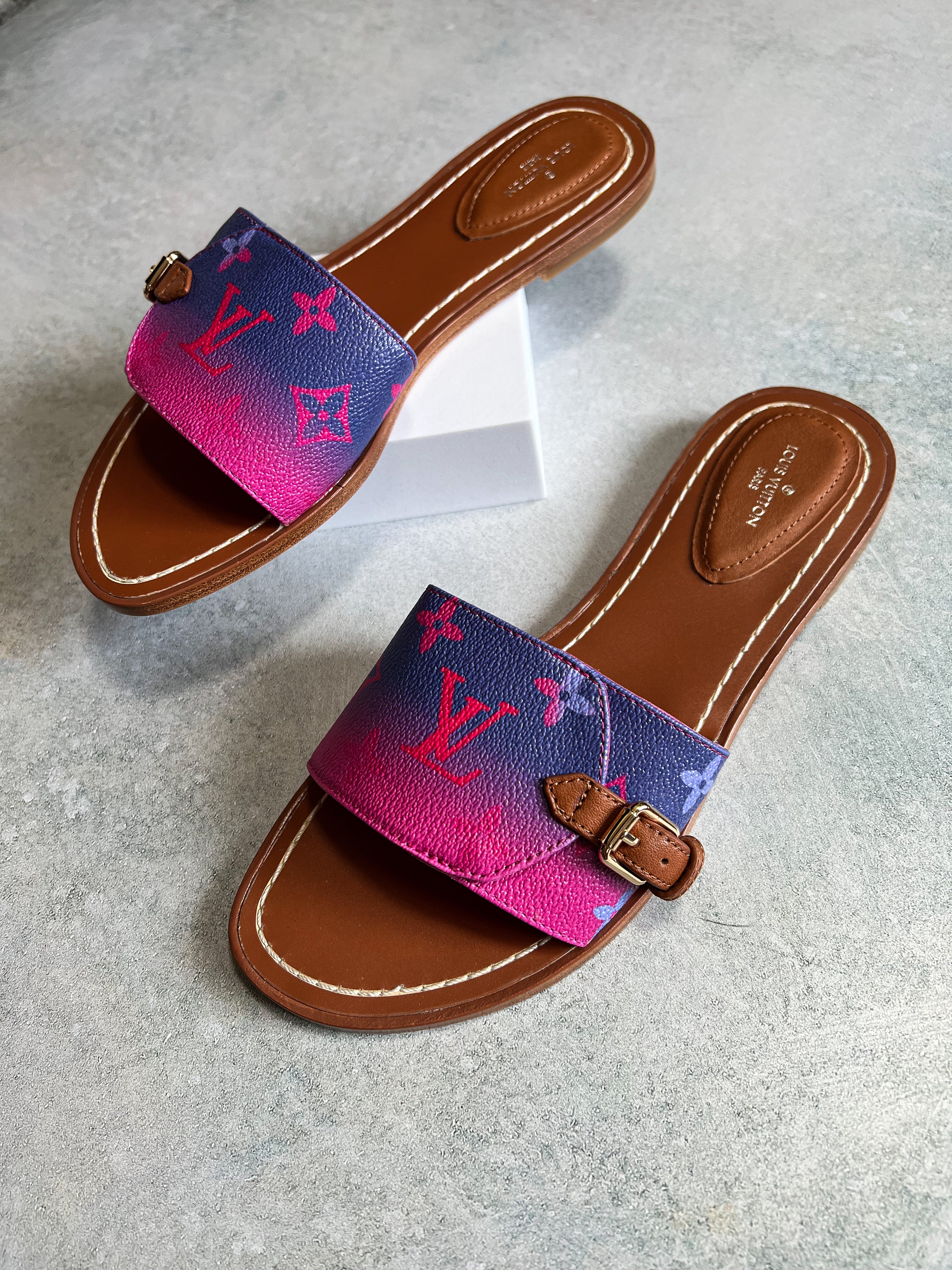 TOP Louis Vuitton LV L*V Lock It Mules - Fuchsia