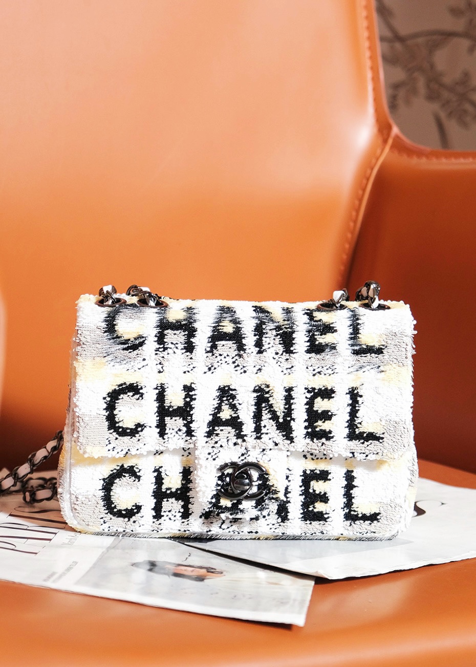 TOP CHANEL Lambskin Flap Bag with Sequins 20cm/25cm - White