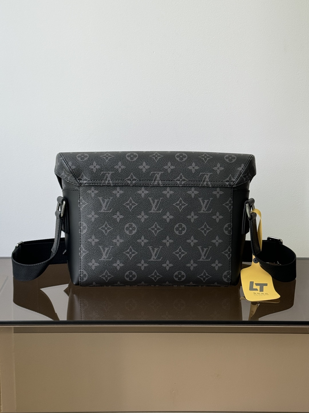TOP Louis Vuitton LV Pochette Voyage Bag 33✖️22.5✖️11cm - Black