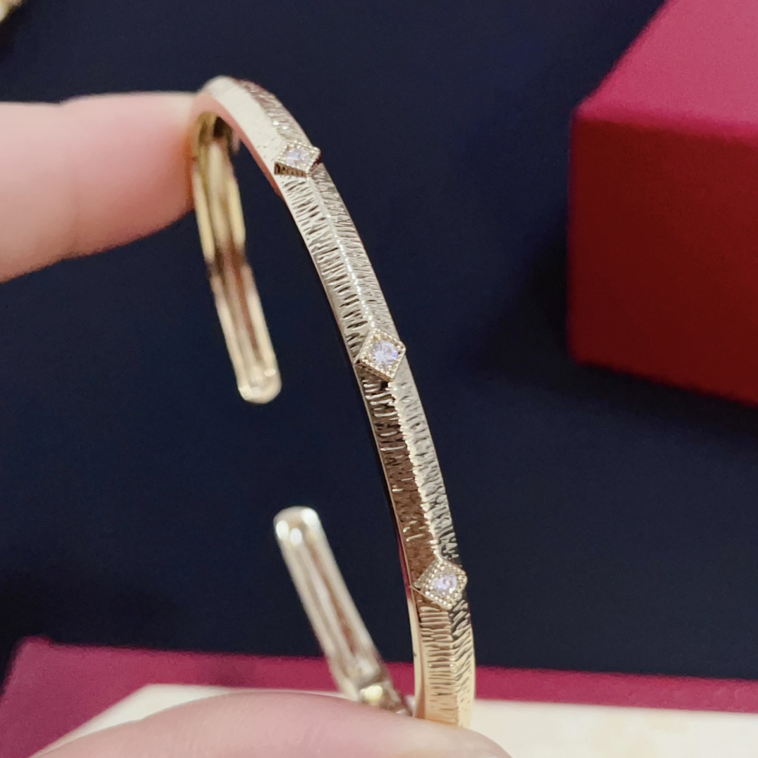 TOP Cartier Open Bracelet - Gold