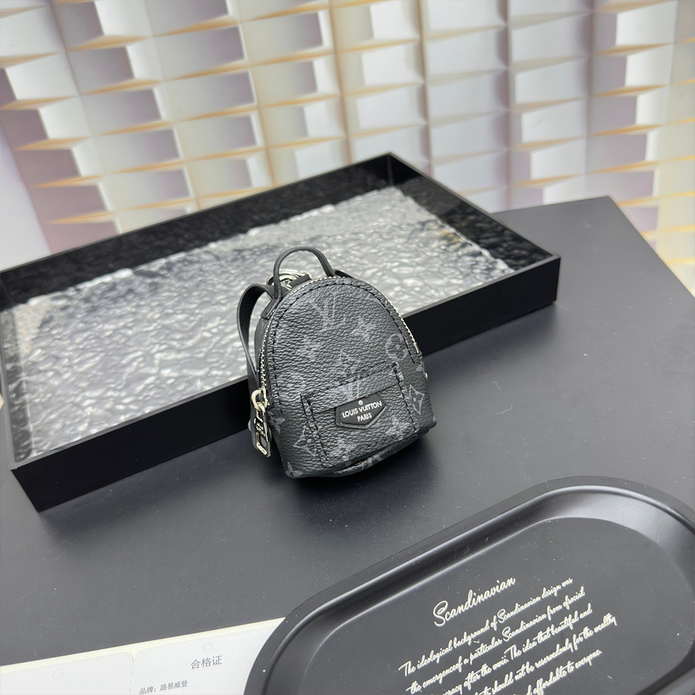 Louis Vuitton LV Keychain (Replica)