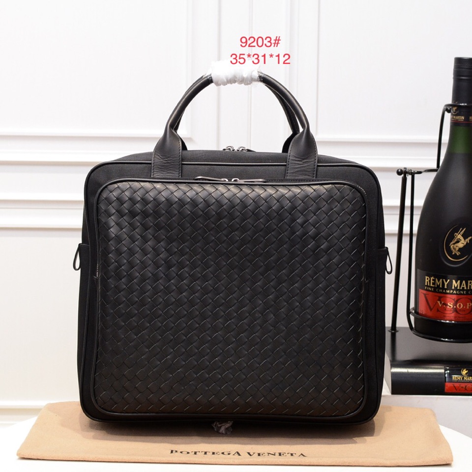 TOP Bottega Veneta Handwoven Cowhide Handbag- Black