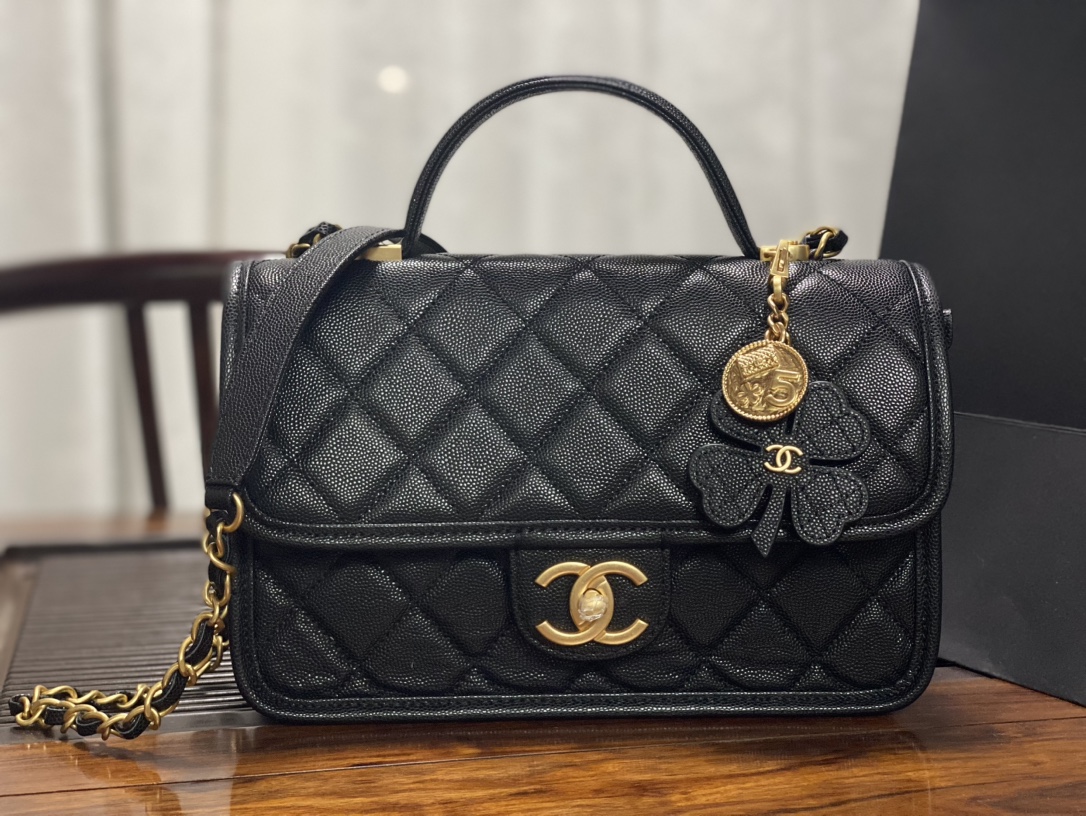 TOP CHANEL Backpack Calfskin 16.5x25x8.5cm - Black&GHW