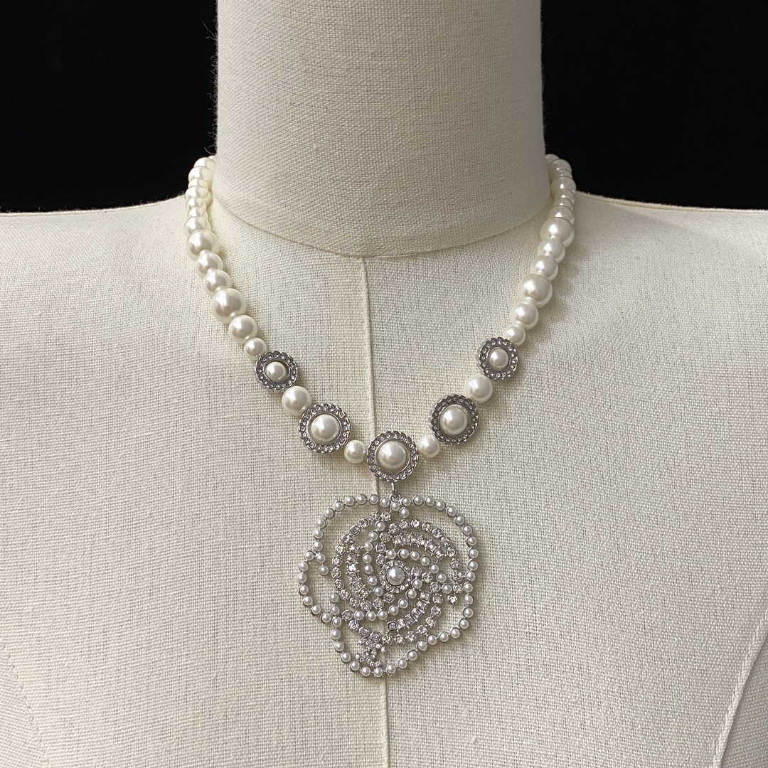 TOP CHANEL Pearl Necklace - 2 Color