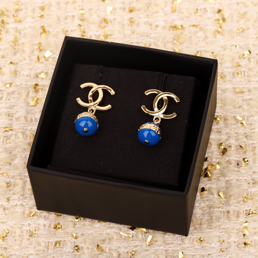 TOP CHANEL CC Pendant Earrings