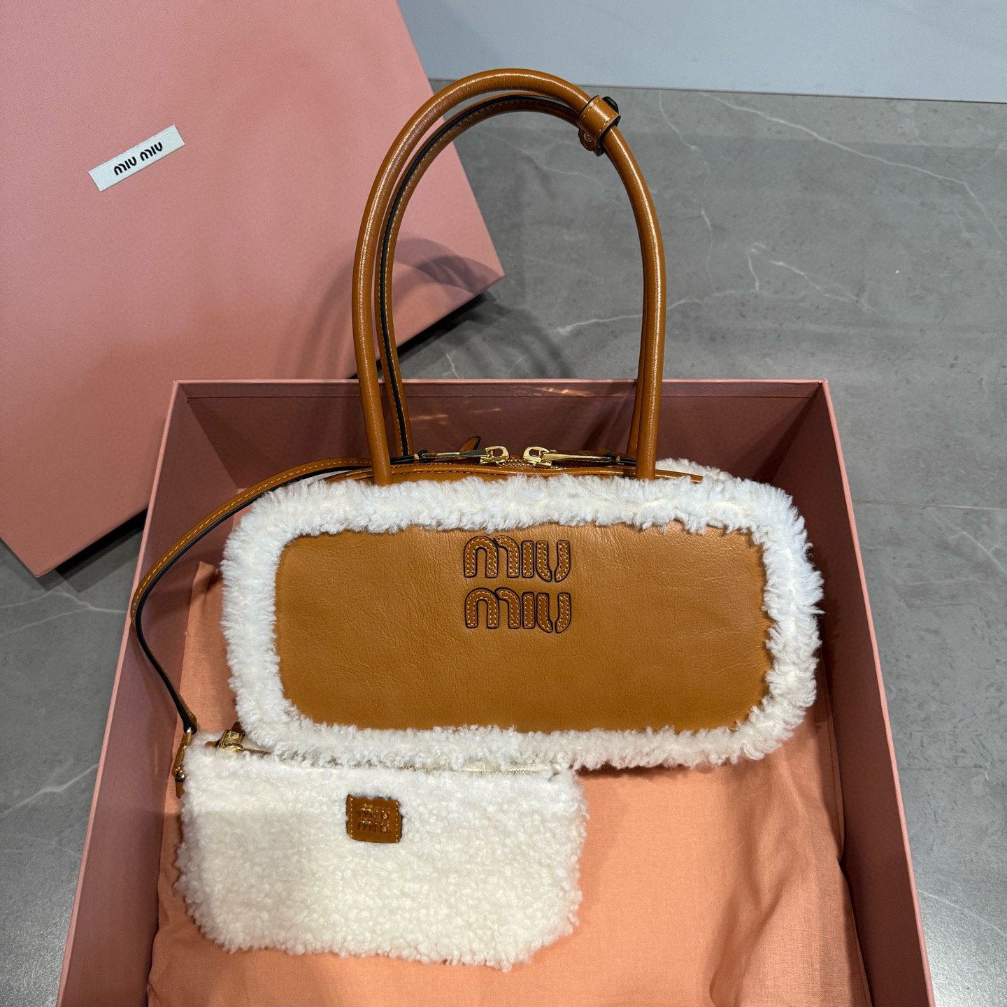 TOP Miu Miu Briefcase Calfskin/Lambswool 28*12*9cm/34*10*23cm - Brown