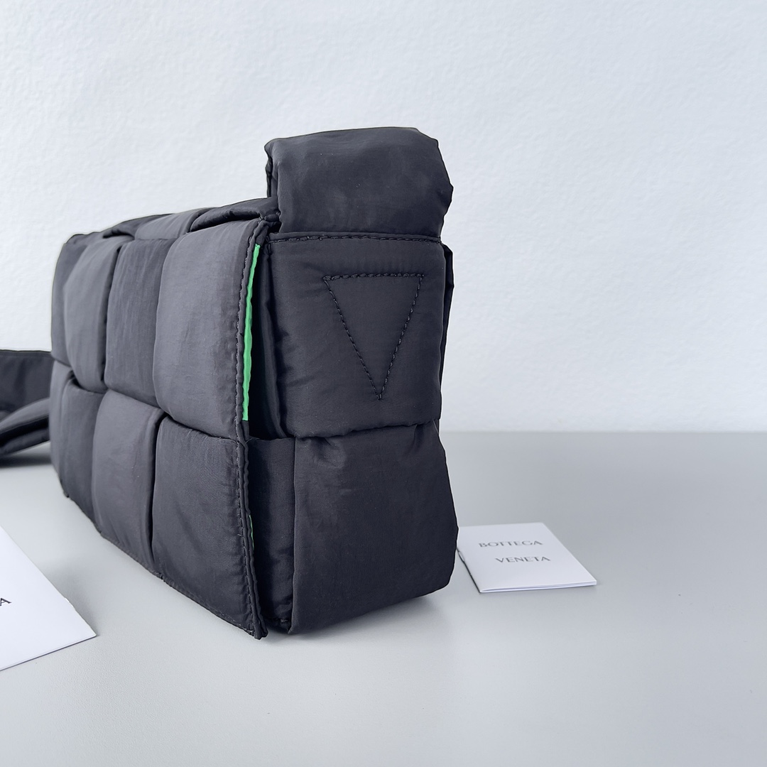 TOP Bottega Veneta BV Cassette Nylon Cloth Bag - Black