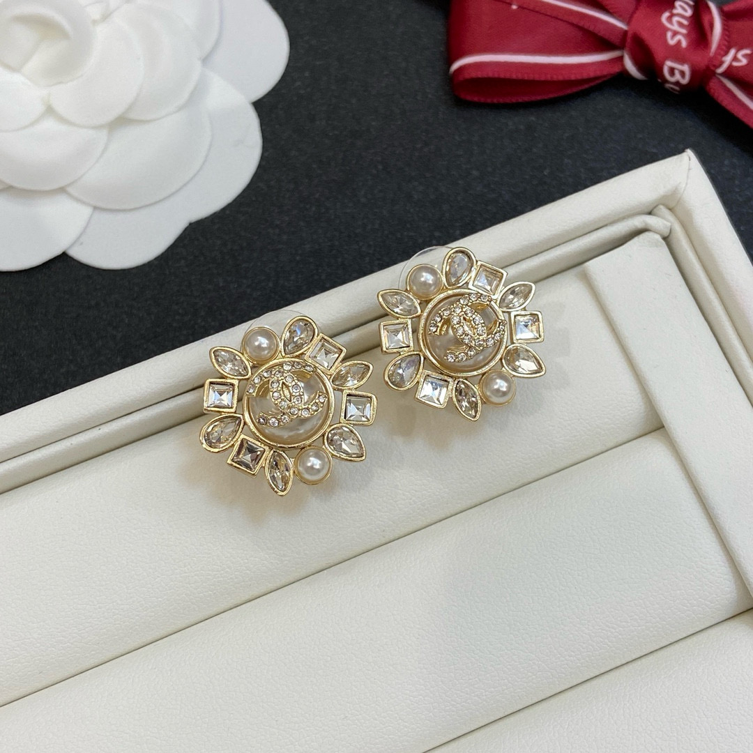 TOP CHANEL Earrings - Collection