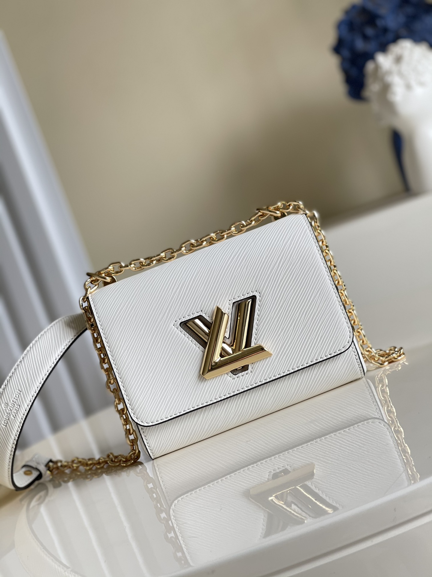 TOP Louis Vuitton LV Mini LV Epi Twist Bag 18x15x9cm- White