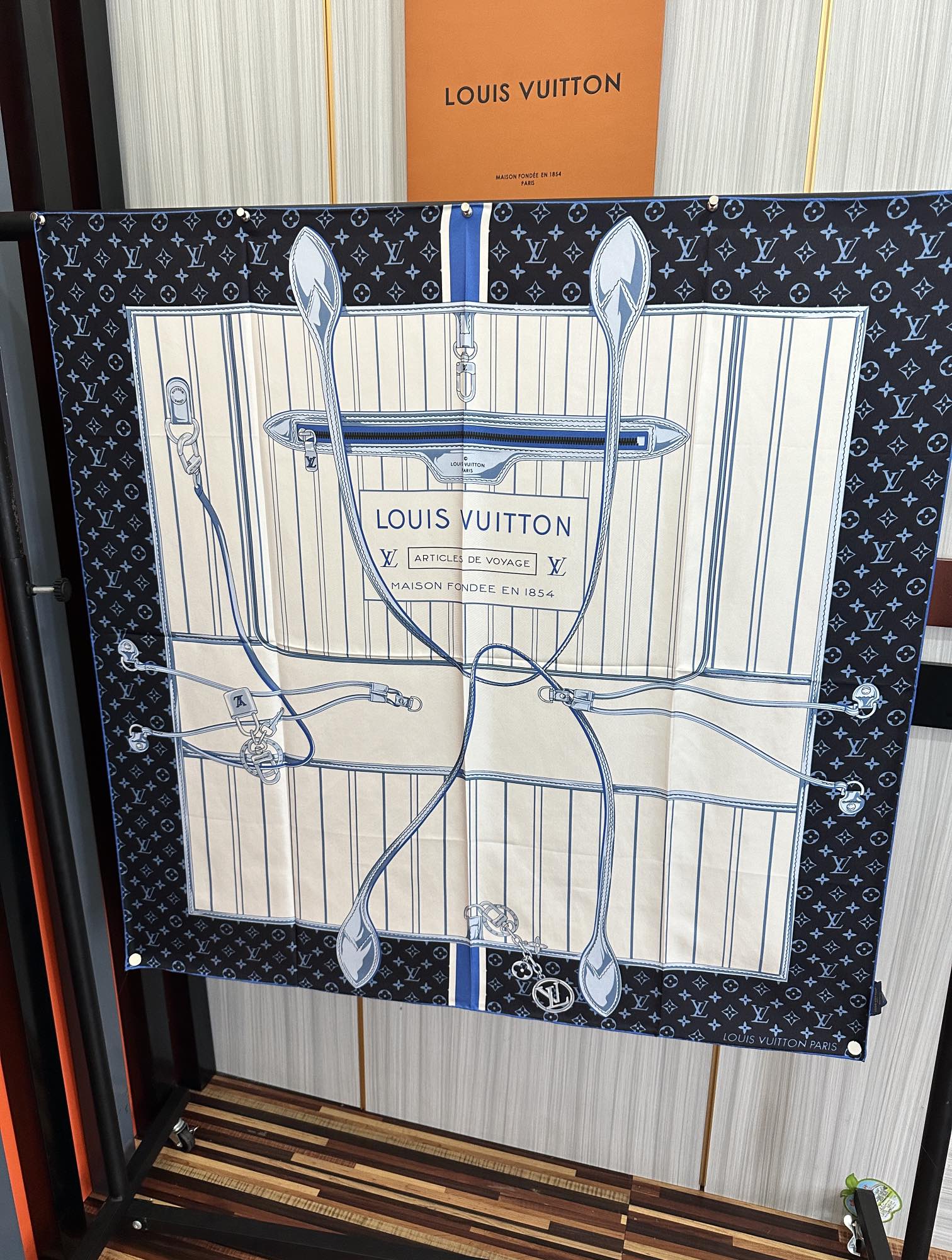 TOP Louis Vuitton LV Silk Square Scarf 90 x 90 cm - 2 Colors