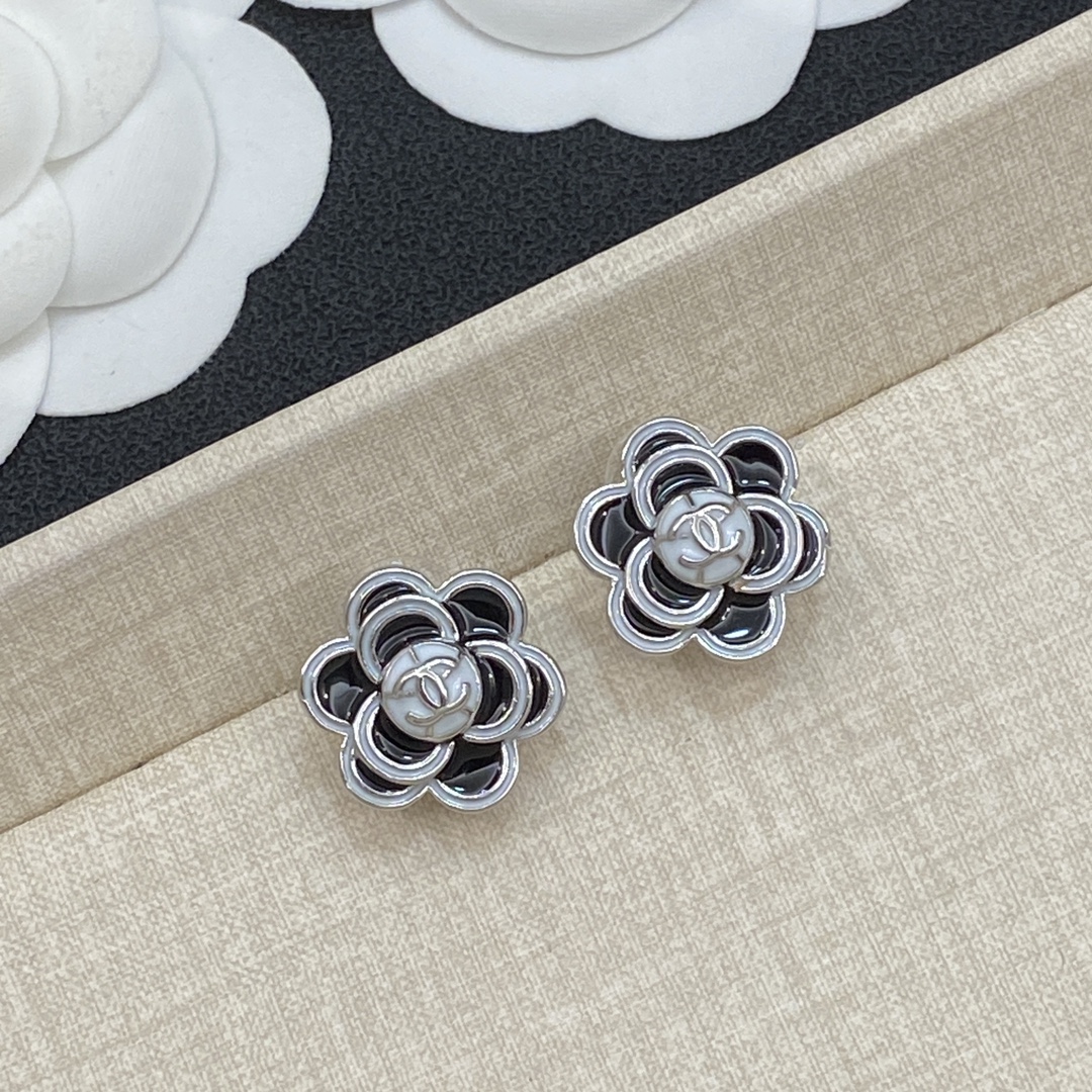 TOP CHANEL CC Earrings - 2 Colors