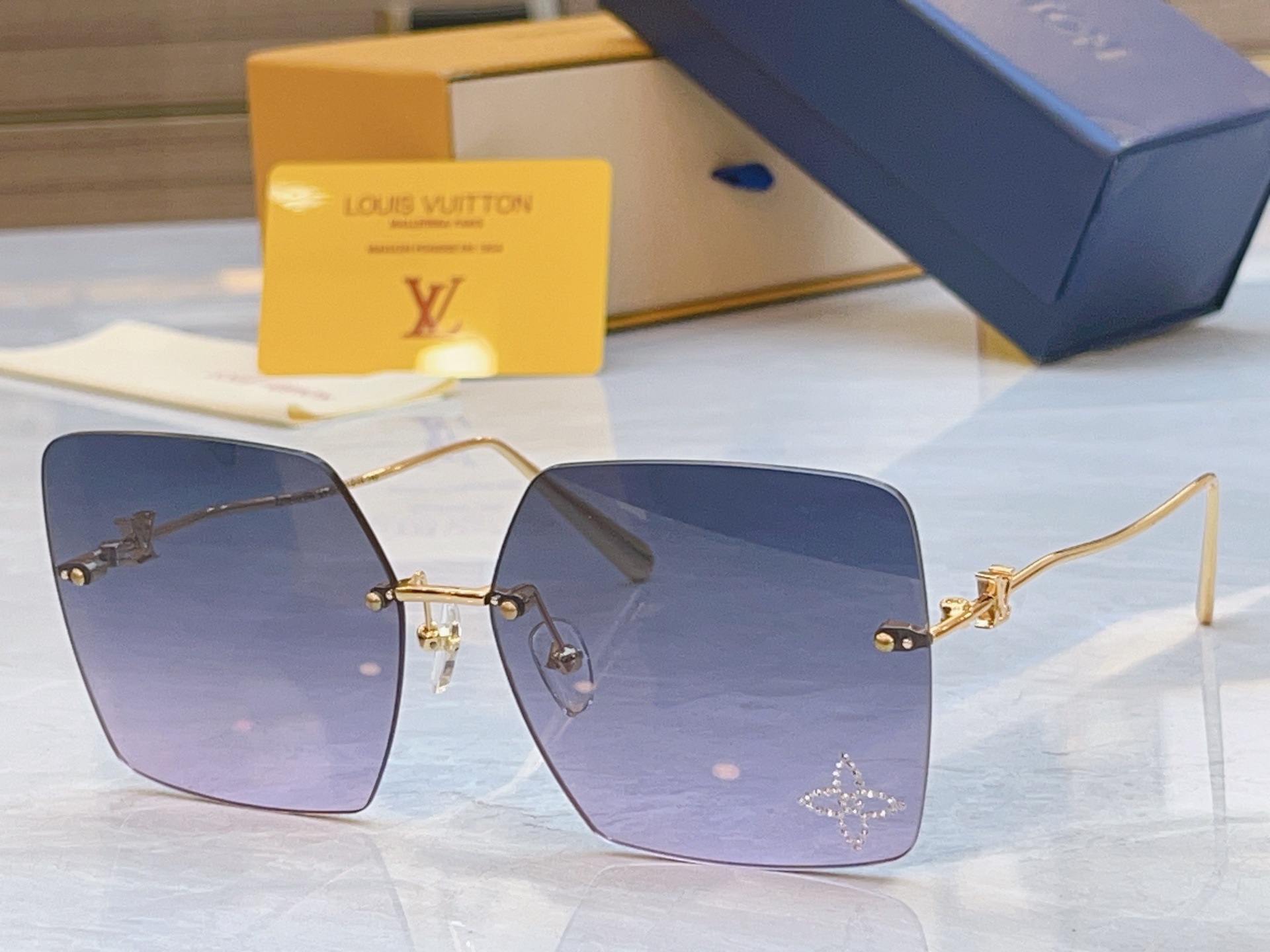 TOP Louis Vuitton LV Sunglasses - 6 Colors