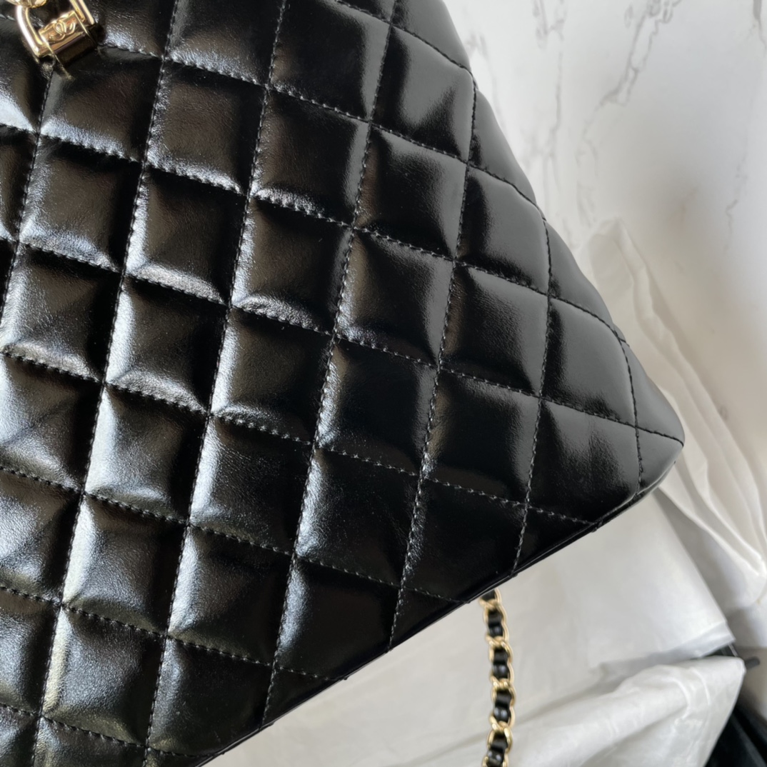 TOP CHANEL Shiny Lambskin Tote Bag 20.5x28.5x7cm - Black