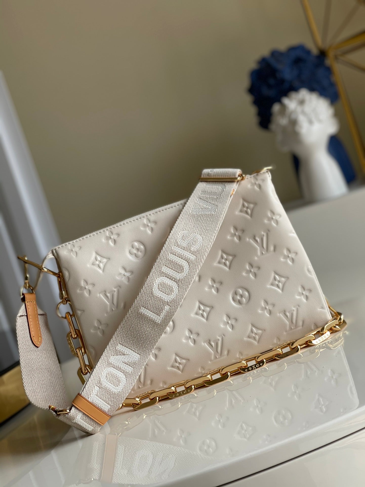 TOP Louis Vuitton LV £V Coussin Empreinte 26x20x12cm-  WHITE