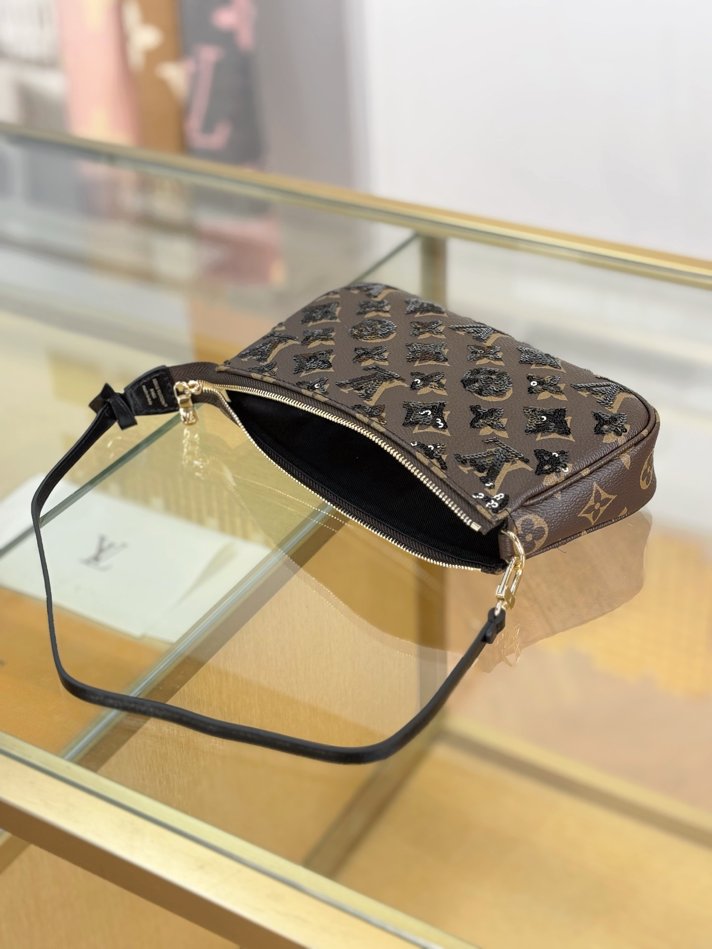 TOP Louis Vuitton LV Pochette Accessoires Bag 23.5x13.5x4cm - Monogram