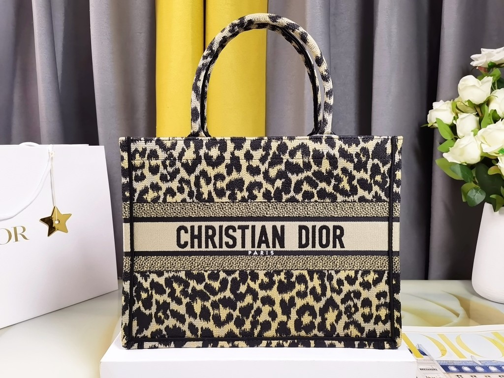 TOP Christian Dior Book Tote Bag - Medium  36.5CM- Leopard