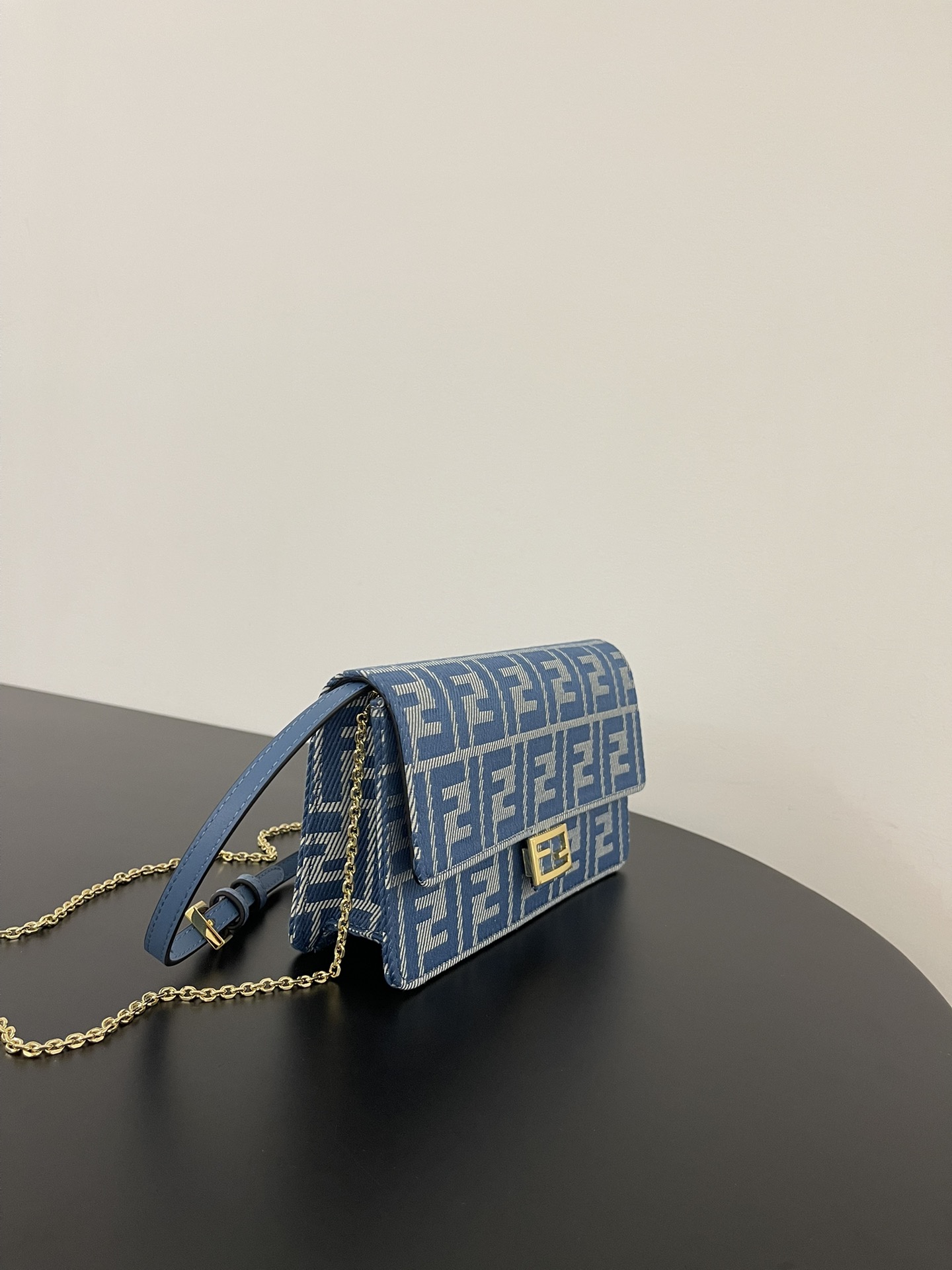 TOP FENDI Chain Underarm Bag 21x5x11.5cm - Blue