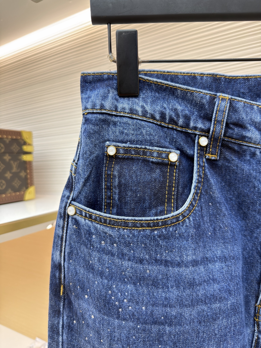 LOUIS VUITTON 烫钻珠扣直脚牛仔长裤