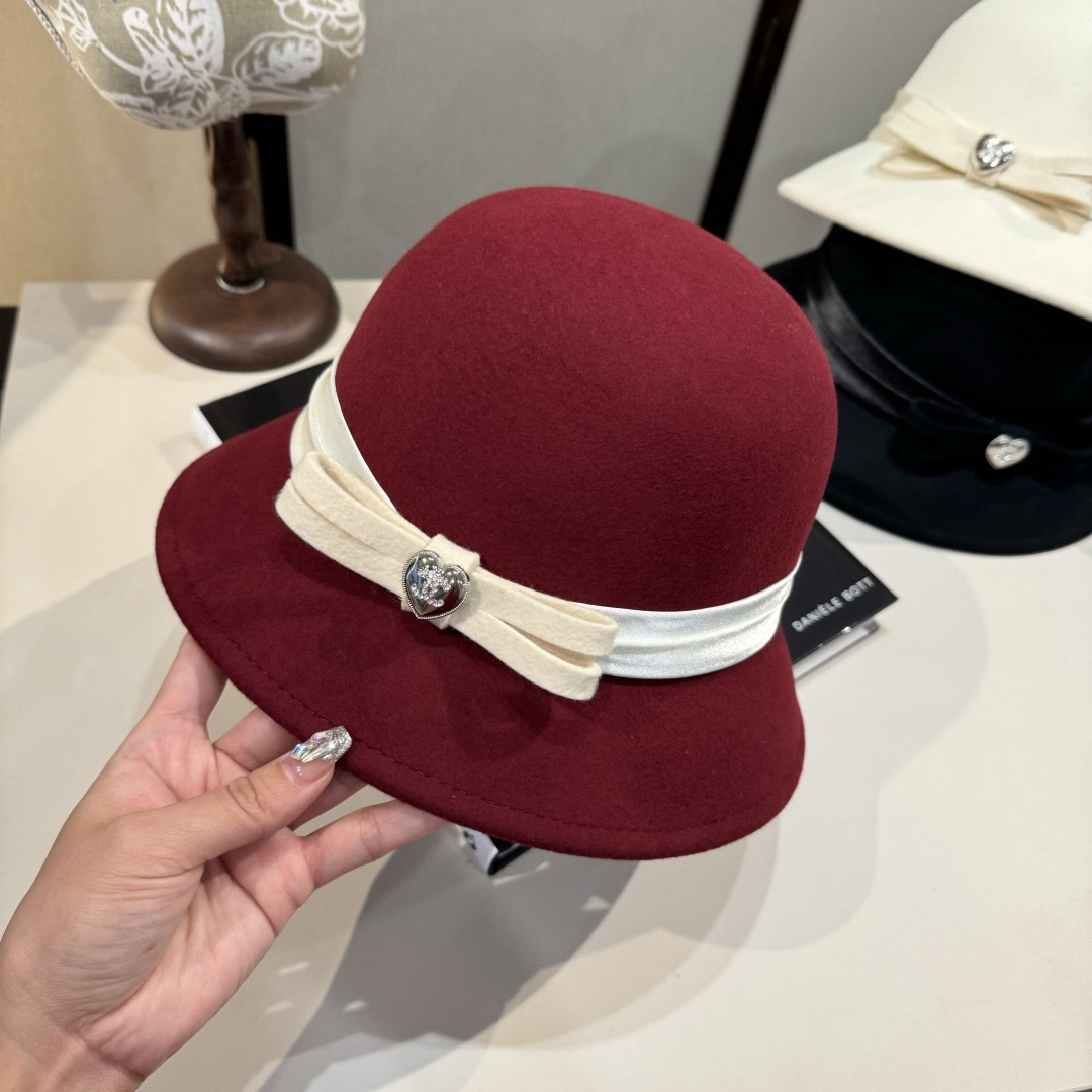 TOP CHANEL Bowler Hat - Red