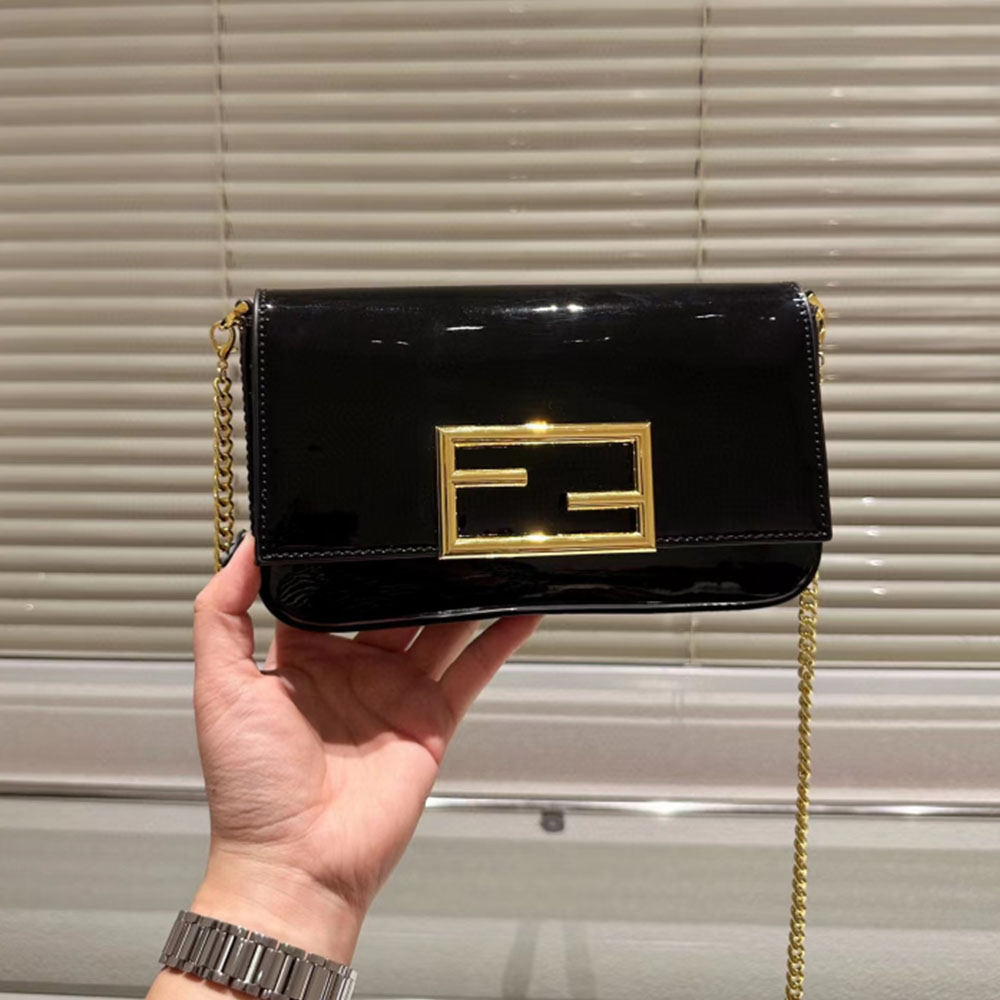 FENDI Chain Wallet Crossbody Bag(Replica)